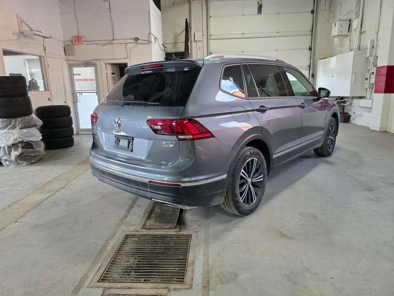 VW Tiguan Highline | ПОДГРЕВИ | ПАНОРАМА | KEYLESS | CARFAX, снимка 6 - Автомобили и джипове - 54009361