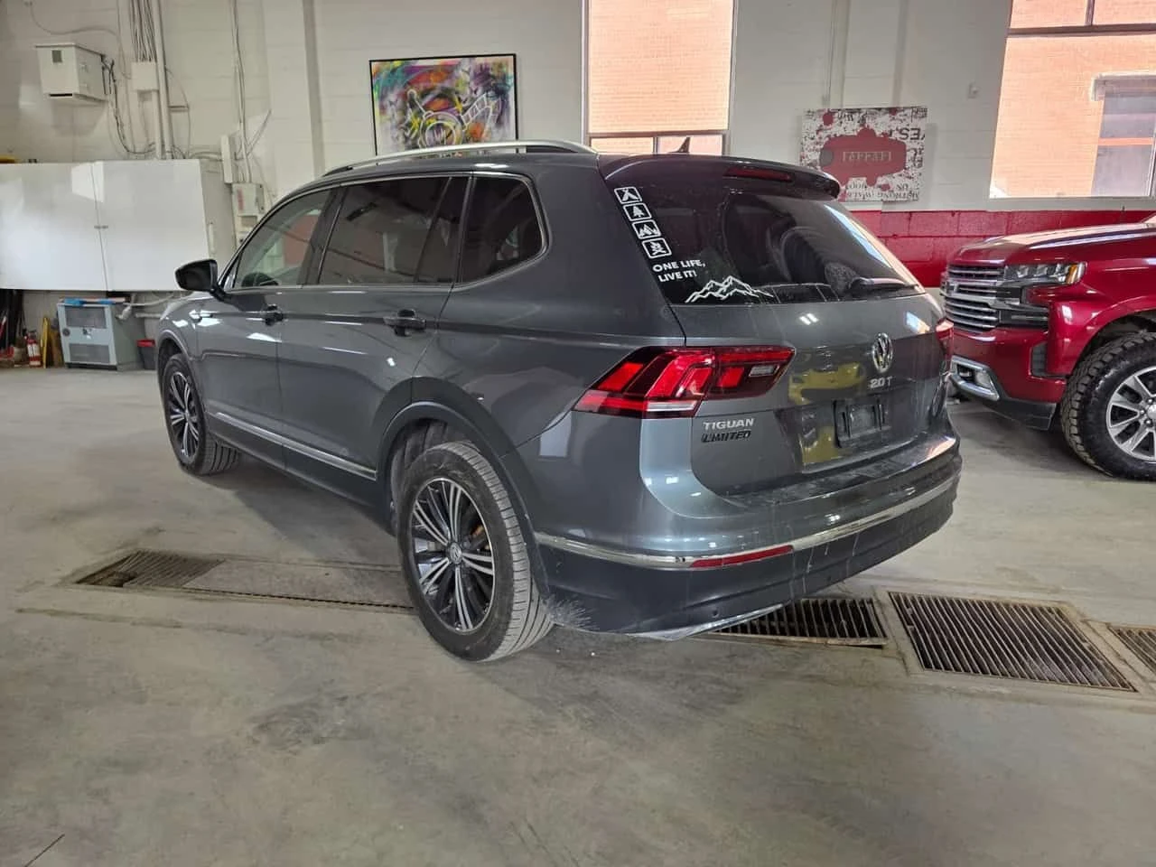 VW Tiguan Highline | ПОДГРЕВИ | ПАНОРАМА | KEYLESS | CARFAX, снимка 8 - Автомобили и джипове - 54009361