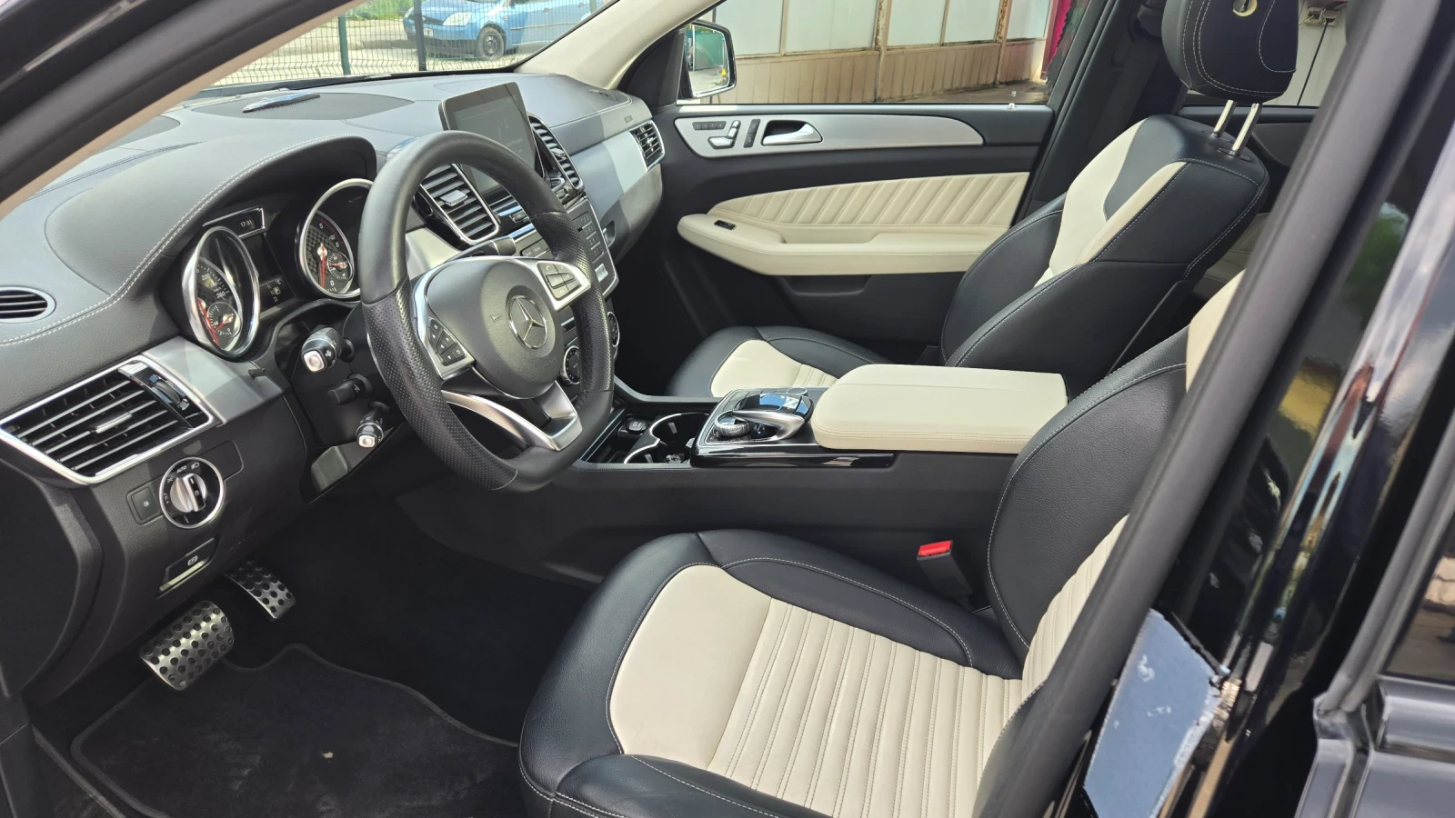 Mercedes-Benz GLE 350 AMG PANORAMA, снимка 3 - Автомобили и джипове - 55791810