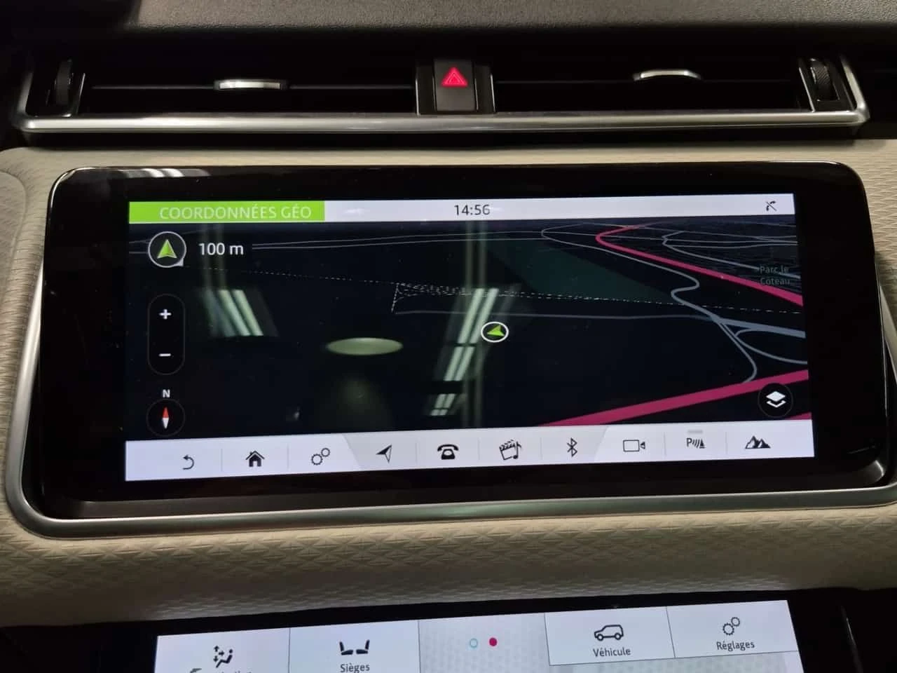 Land Rover Range Rover Velar R DYNAMIC SE| PANO| ПОДГРЕВИ| ПАМЕТ| , снимка 11 - Автомобили и джипове - 54790367