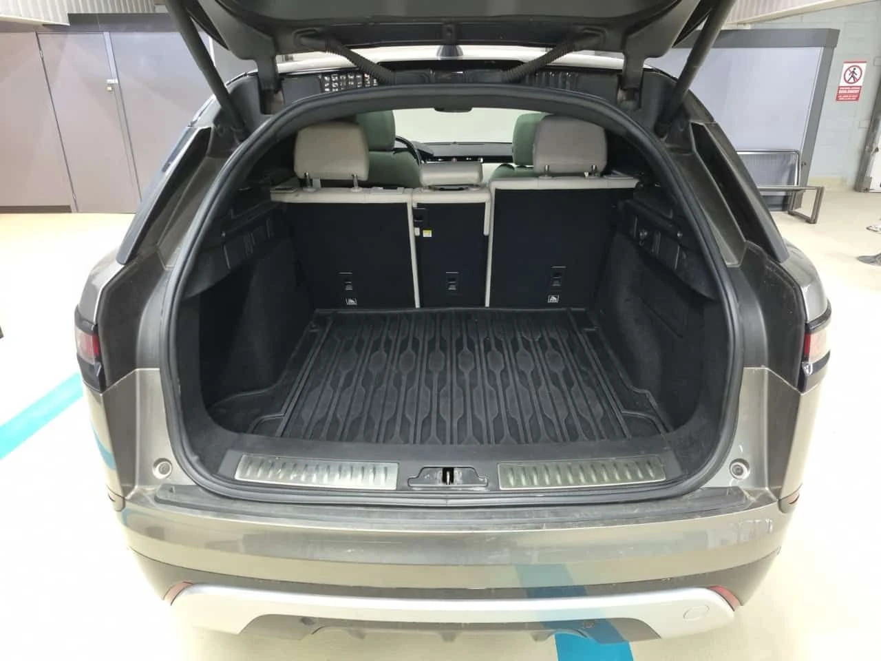 Land Rover Range Rover Velar R DYNAMIC SE| PANO| ПОДГРЕВИ| ПАМЕТ| , снимка 7 - Автомобили и джипове - 54790367
