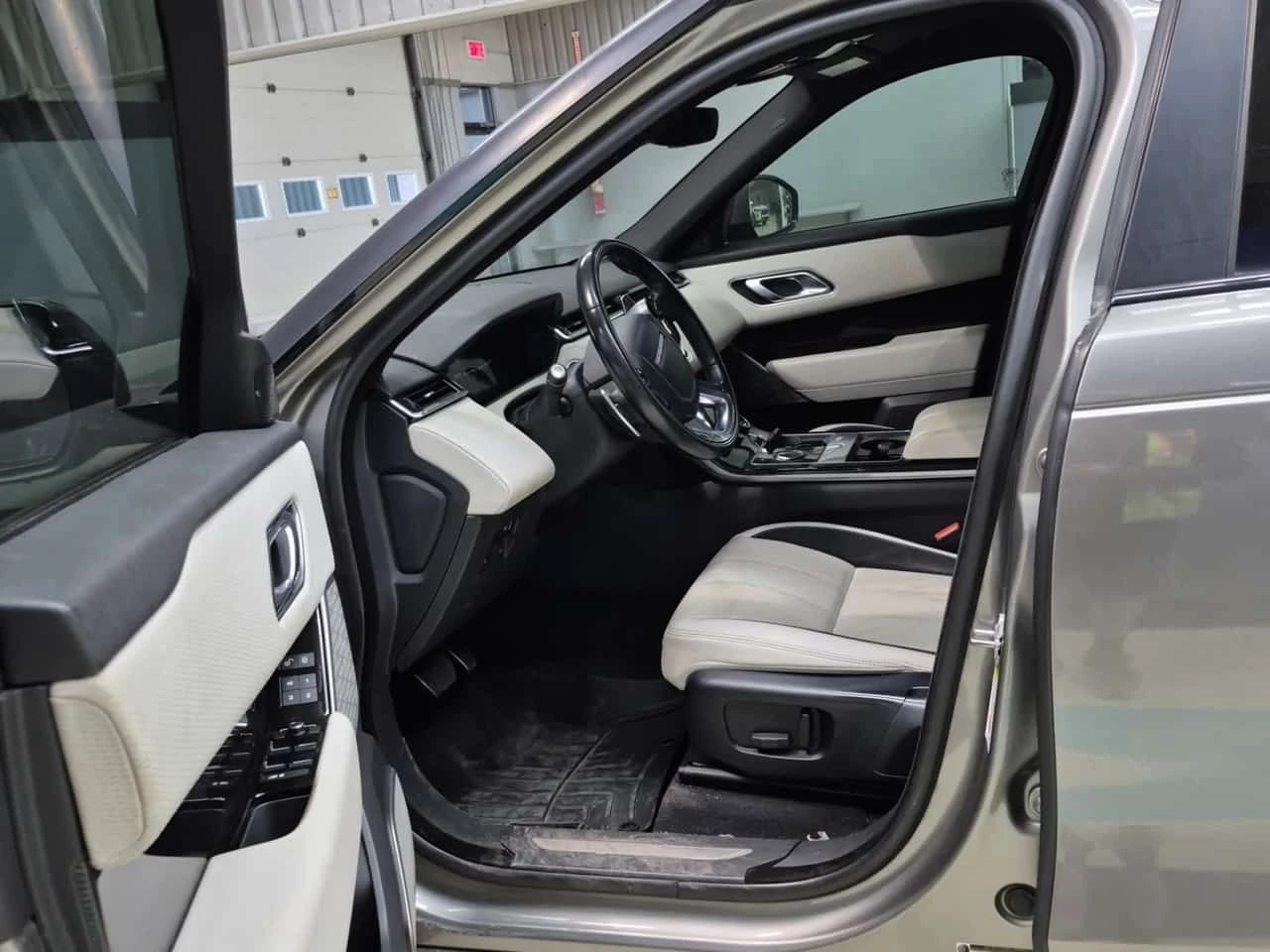 Land Rover Range Rover Velar R DYNAMIC SE| PANO| ПОДГРЕВИ| ПАМЕТ| , снимка 9 - Автомобили и джипове - 54790367