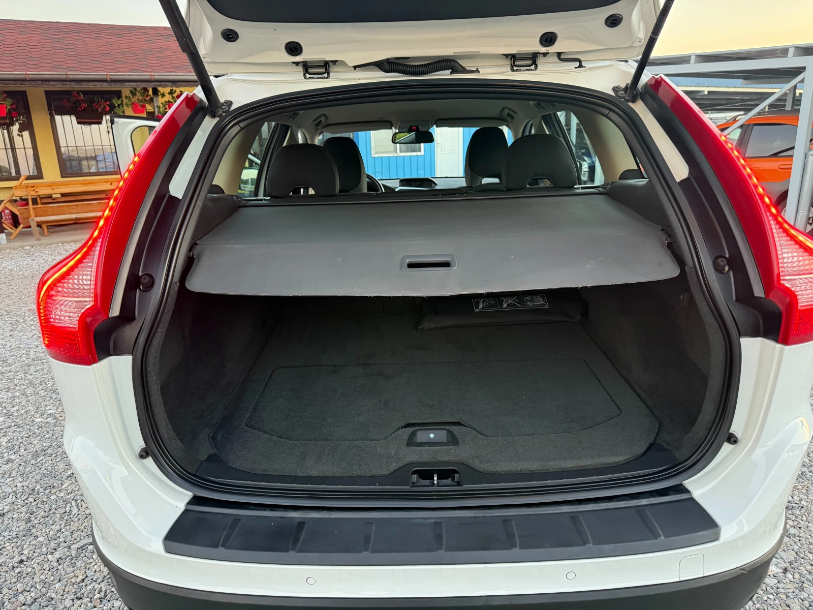Volvo XC60 2, 4 D НОВ ВНОС !! 4X4  , снимка 14 - Автомобили и джипове - 55066638