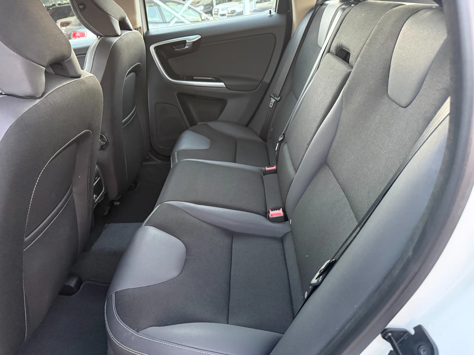 Volvo XC60 2, 4 D НОВ ВНОС !! 4X4  , снимка 13 - Автомобили и джипове - 55066638