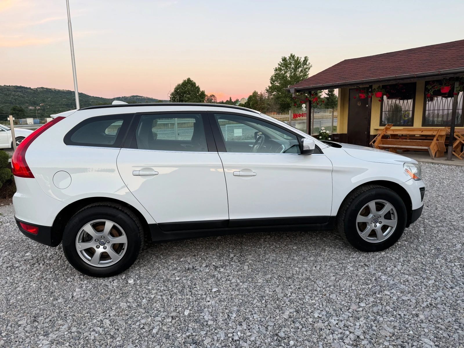 Volvo XC60 2, 4 D НОВ ВНОС !! 4X4  , снимка 6 - Автомобили и джипове - 55066638