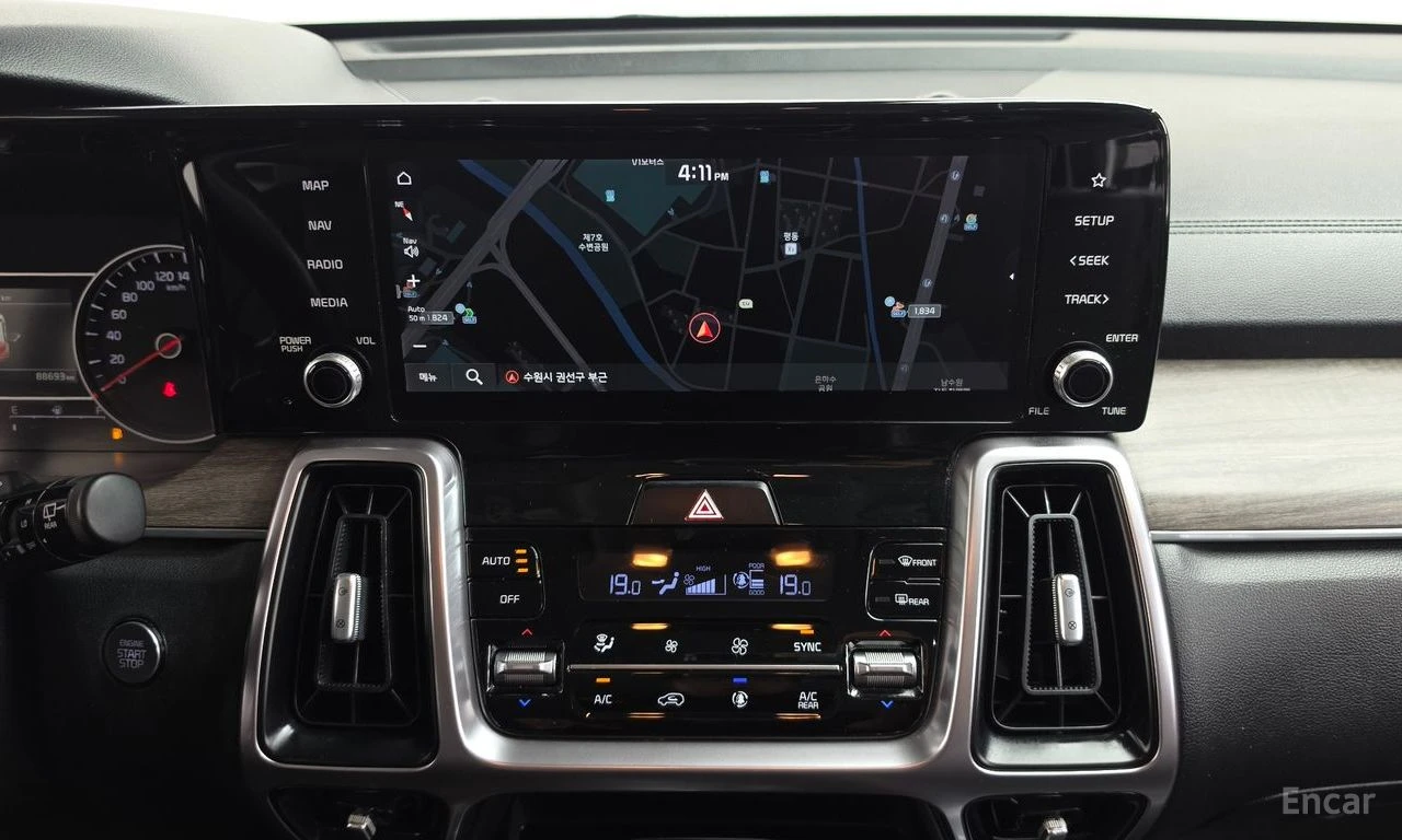 Kia Sorento 2.5T* ПОДГРЕВ* LANE* ASSIST* ДИСТРОНИК, снимка 9 - Автомобили и джипове - 55775861