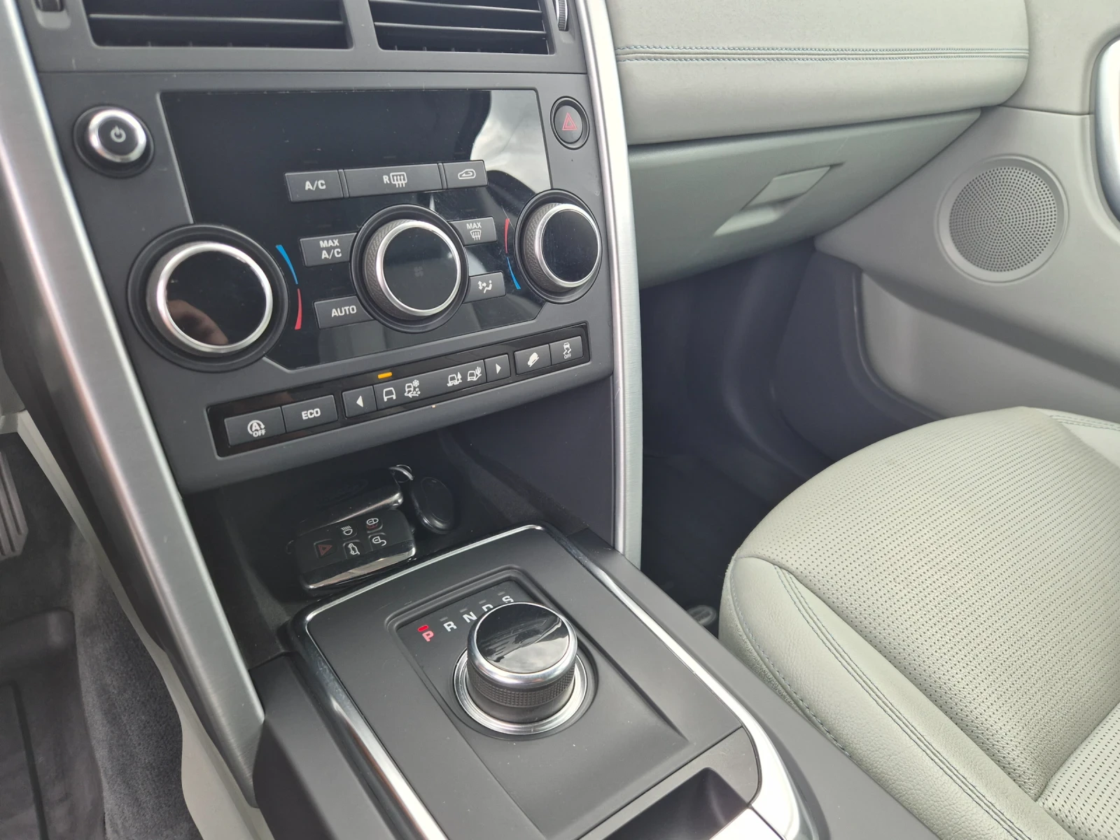 Land Rover Discovery Sport 2.0D  4x4, снимка 13 - Автомобили и джипове - 55855337