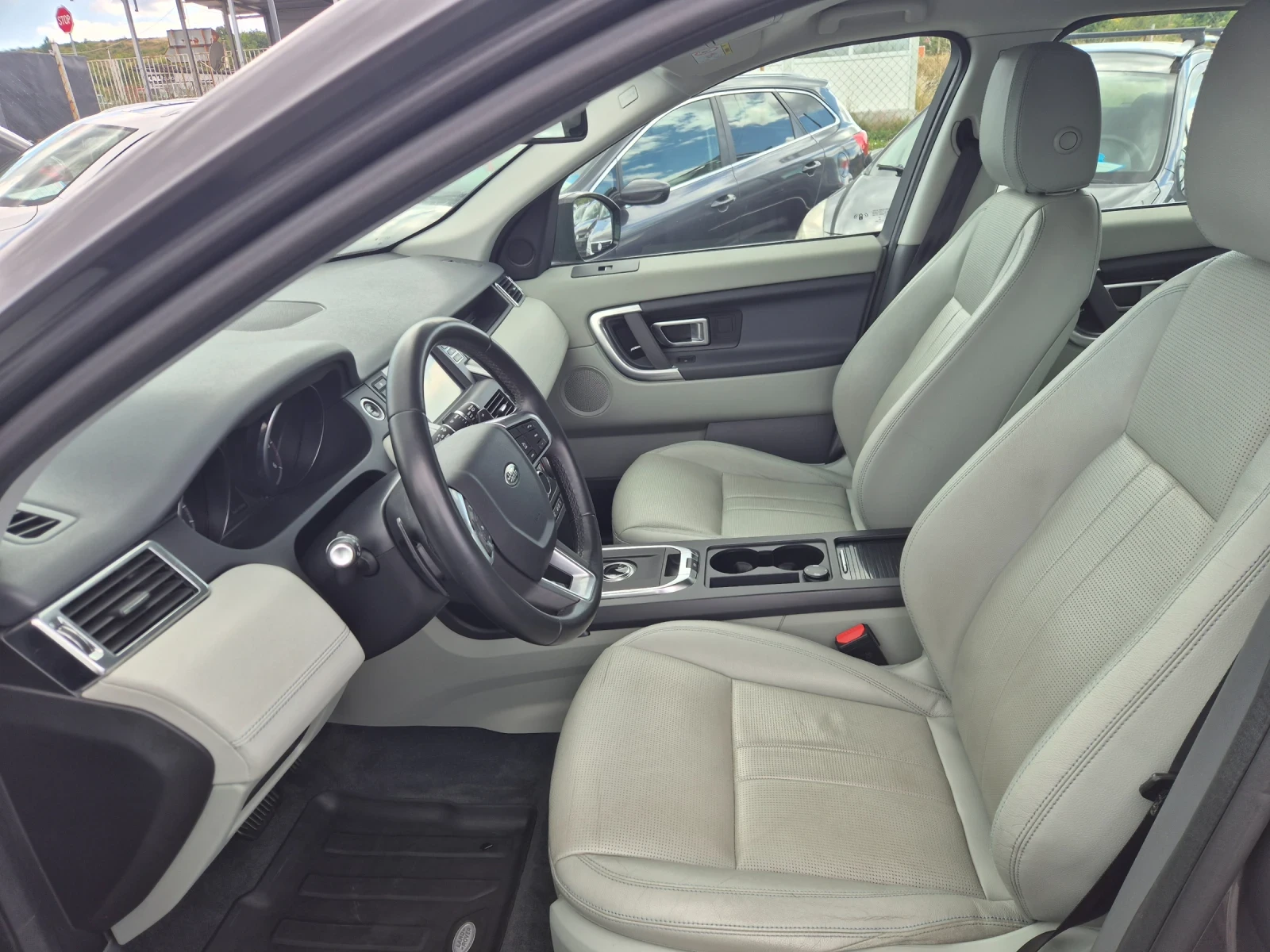 Land Rover Discovery Sport 2.0D  4x4, снимка 10 - Автомобили и джипове - 55855337