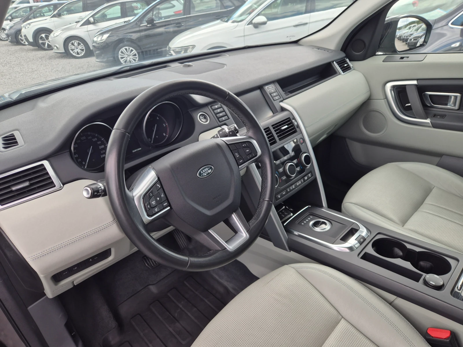 Land Rover Discovery Sport 2.0D  4x4, снимка 9 - Автомобили и джипове - 55855337
