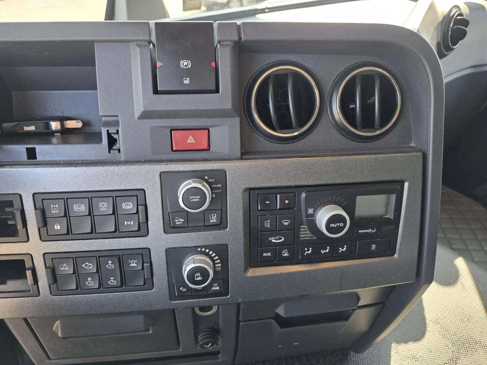 Renault T  - изображение 7
