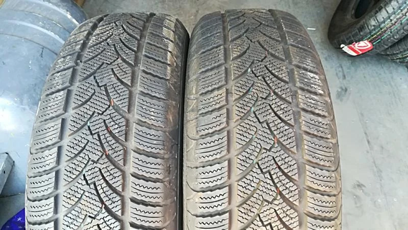 Гуми Зимни 215/65R16, снимка 1 - Гуми и джанти - 25608496