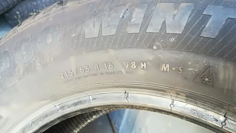 Гуми Зимни 215/65R16, снимка 8 - Гуми и джанти - 25608496