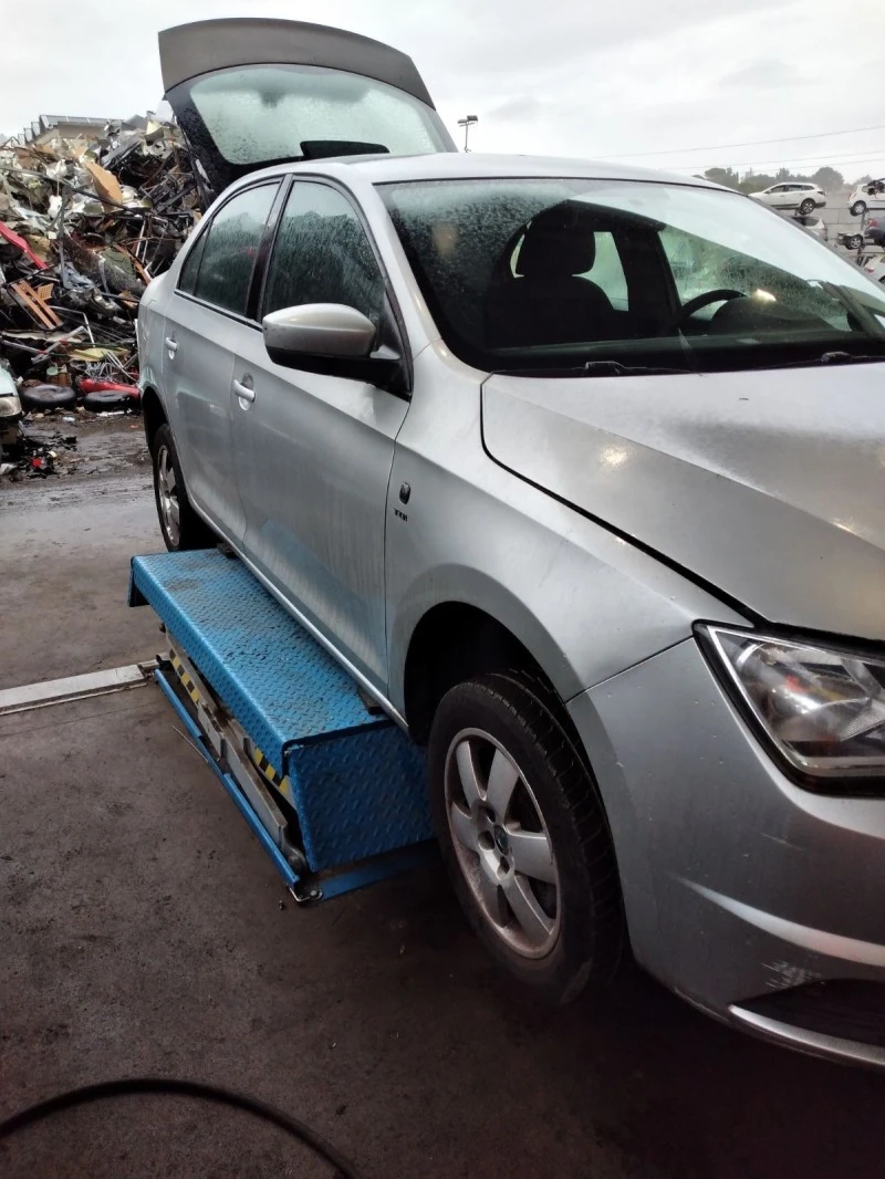 Seat Toledo 1.6, снимка 4 - Автомобили и джипове - 43405689