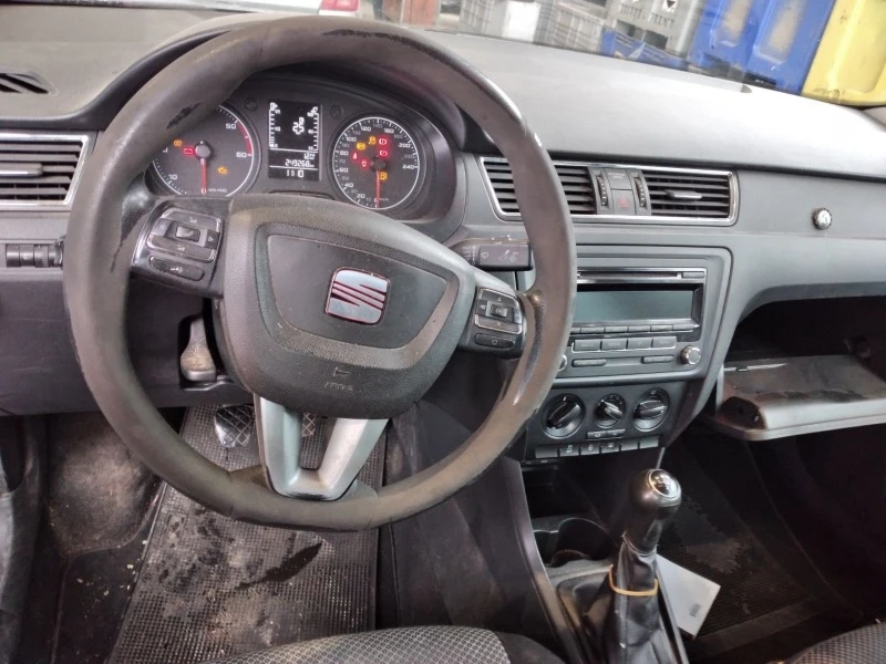 Seat Toledo 1.6, снимка 3 - Автомобили и джипове - 43405689