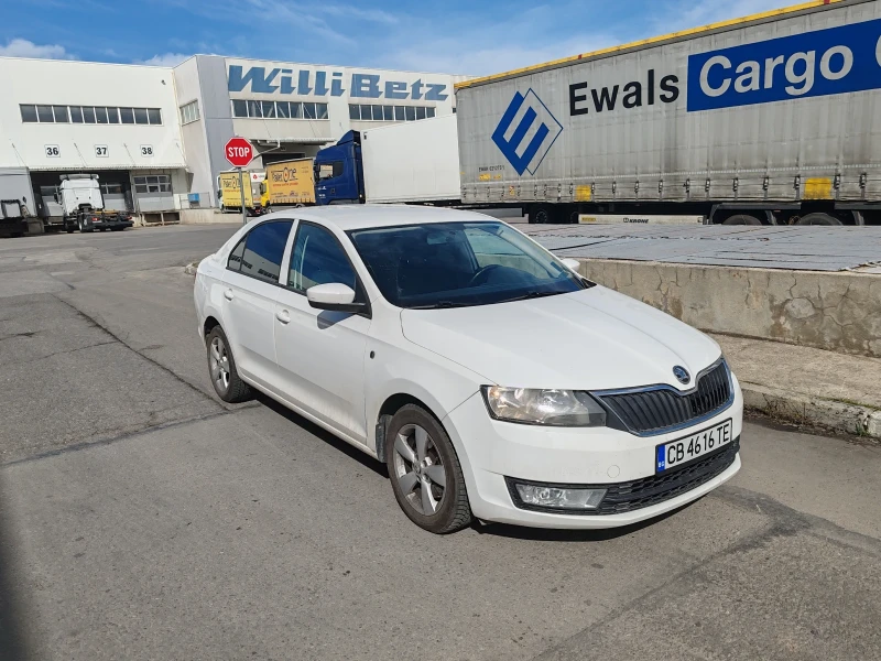 Skoda Rapid Регистрирана, стегната и обслужена, снимка 3 - Автомобили и джипове - 49490657