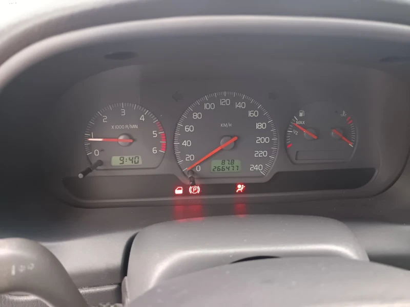 Volvo V40 1, 9 d 115hp, снимка 8 - Автомобили и джипове - 52822982