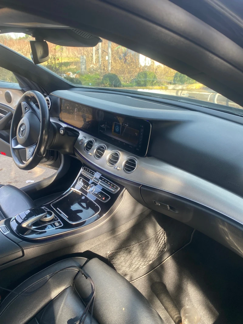 Mercedes-Benz E 220, снимка 11 - Автомобили и джипове - 53262945