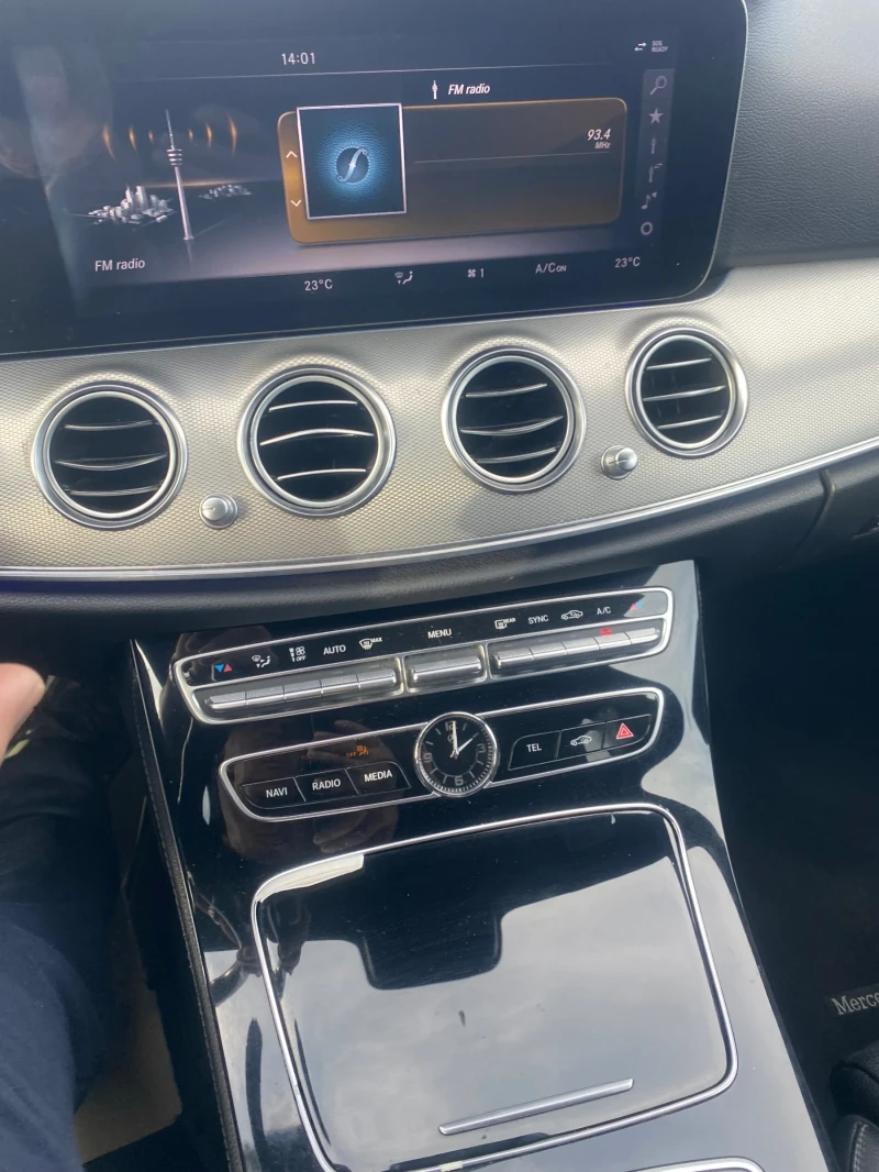 Mercedes-Benz E 220, снимка 7 - Автомобили и джипове - 53262945