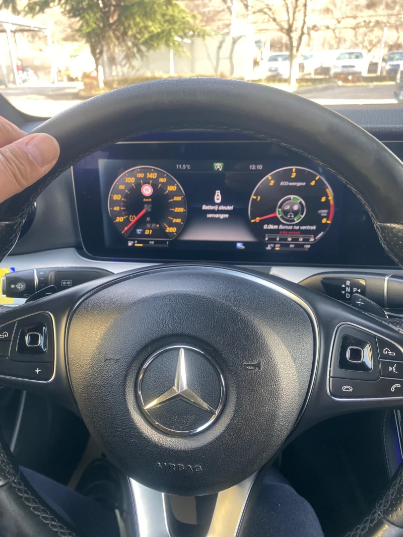 Mercedes-Benz E 220, снимка 12 - Автомобили и джипове - 53262945