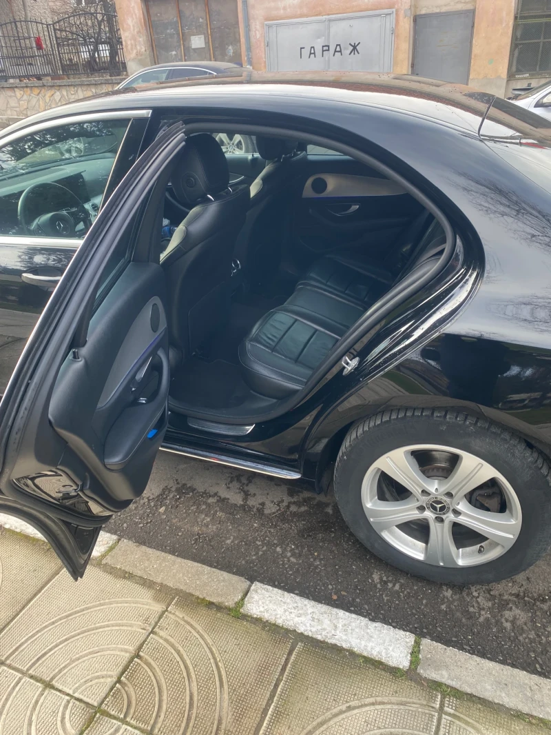 Mercedes-Benz E 220, снимка 2 - Автомобили и джипове - 53262945