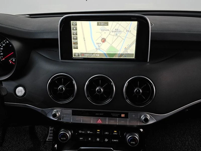 Kia Stinger 3.3 Turbo 2WD| 365к.с.| ВКЛ.ТЕХНОТЕСТ, снимка 13 - Автомобили и джипове - 55385488