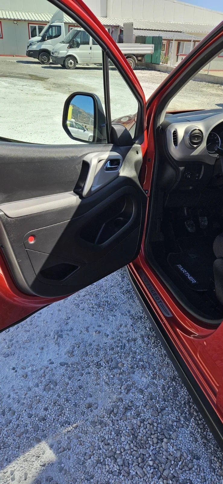 Peugeot Partner 1.6hdi, снимка 9 - Автомобили и джипове - 56006747