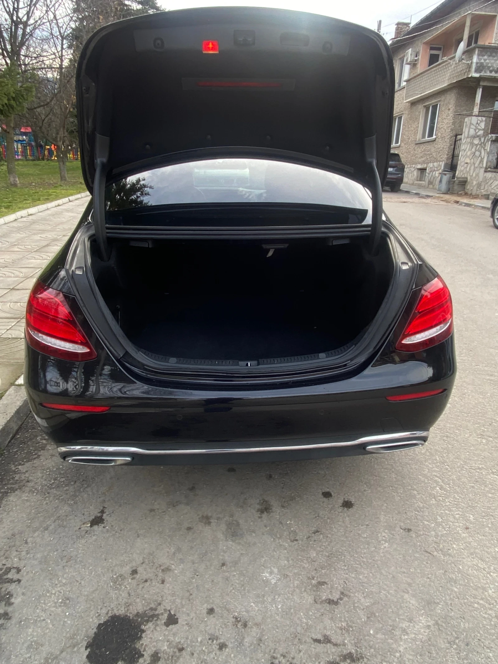 Mercedes-Benz E 220, снимка 1