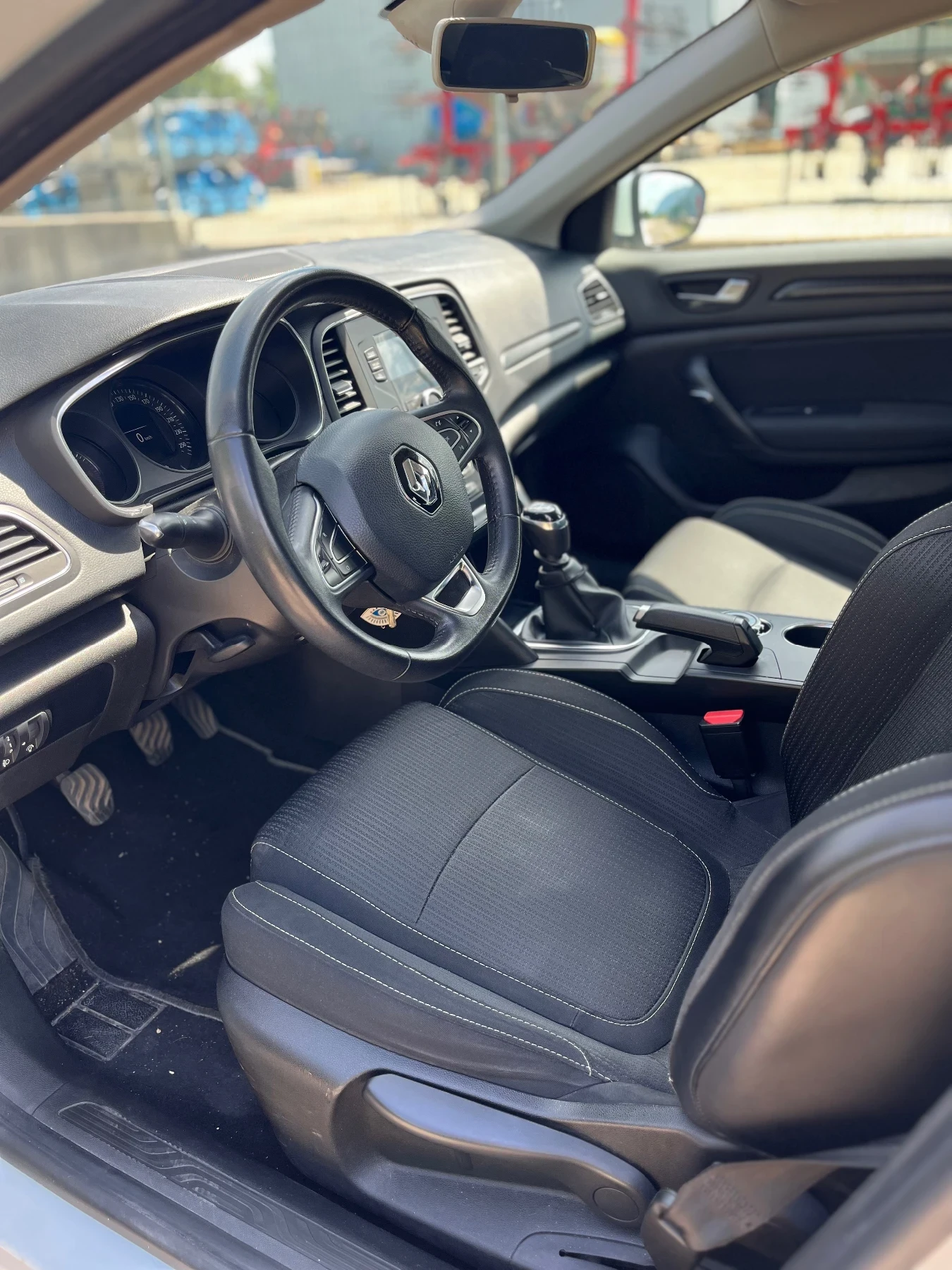 Renault Megane 1.2I - изображение 8