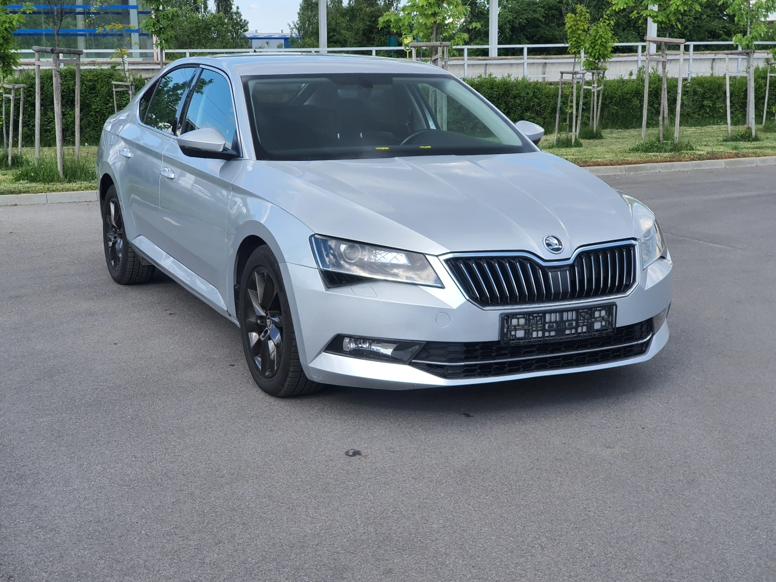 Skoda Superb 2.0 TDI 150 кс - изображение 2