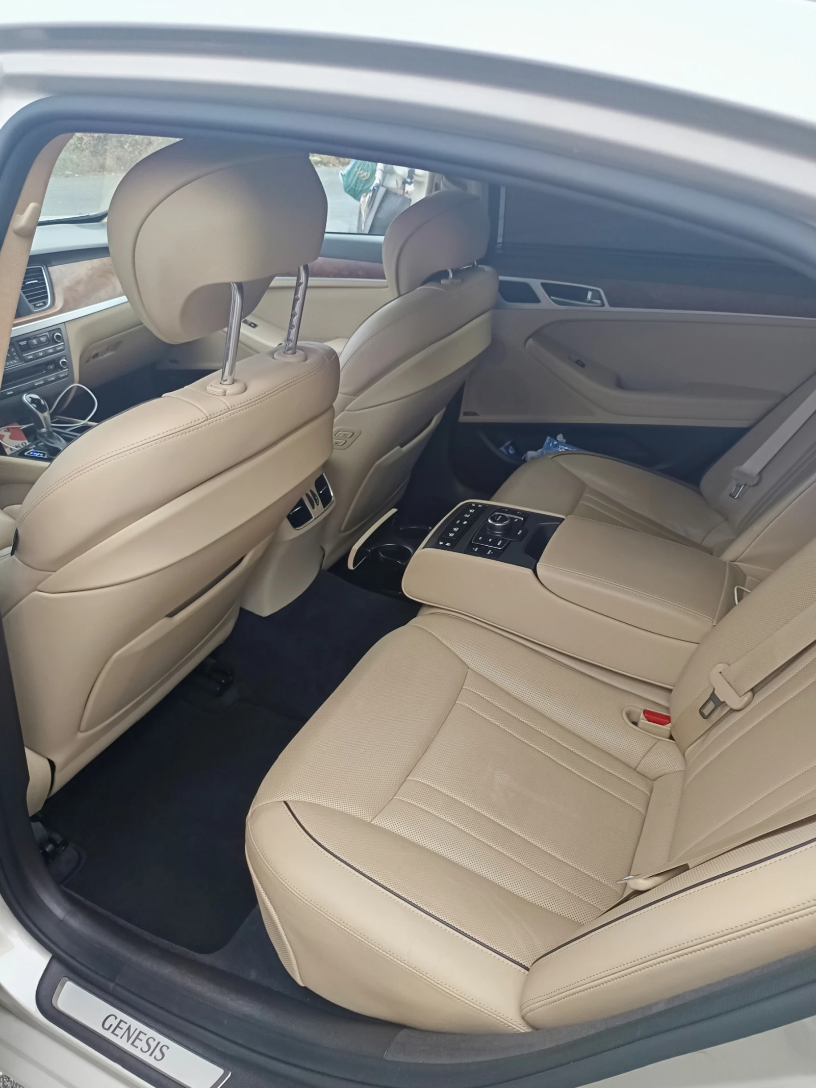 Hyundai Genesis 3.8 - изображение 8