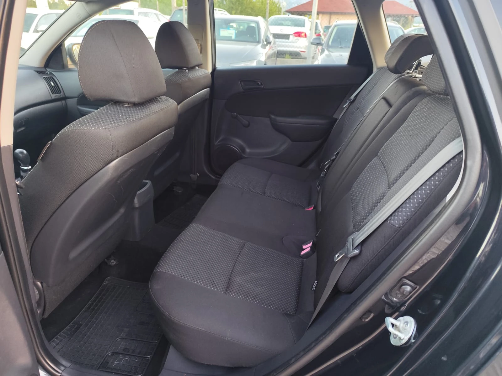 Hyundai I30 1.6   | Mobile.bg   13