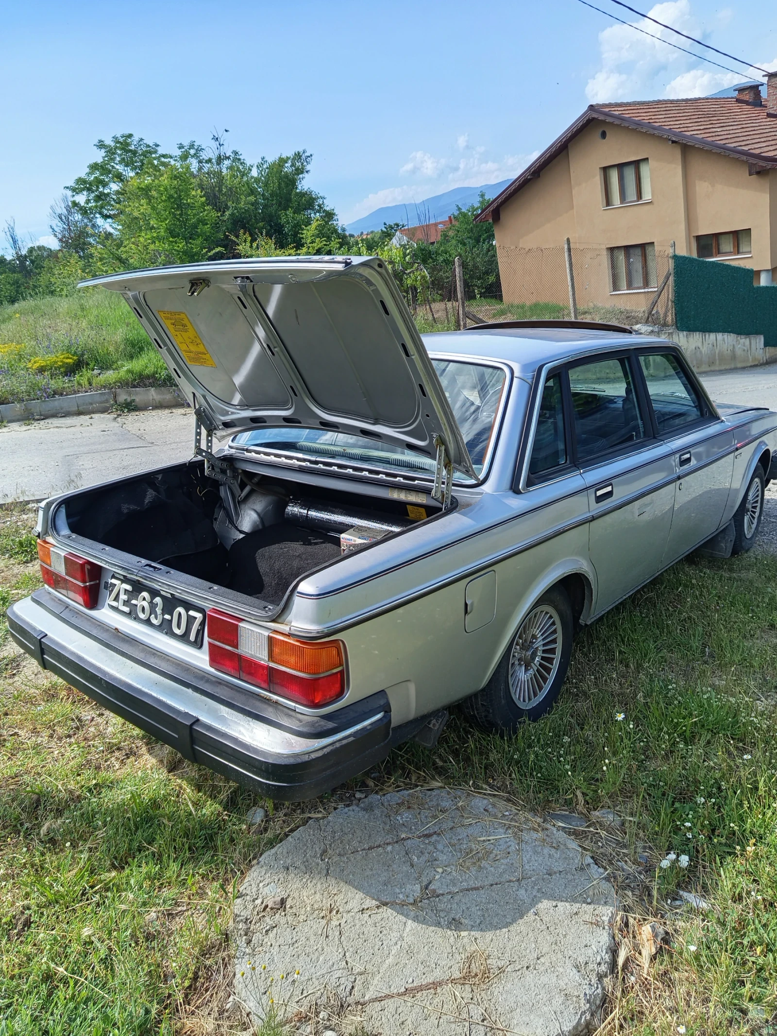 Volvo 244 Седан  - изображение 5
