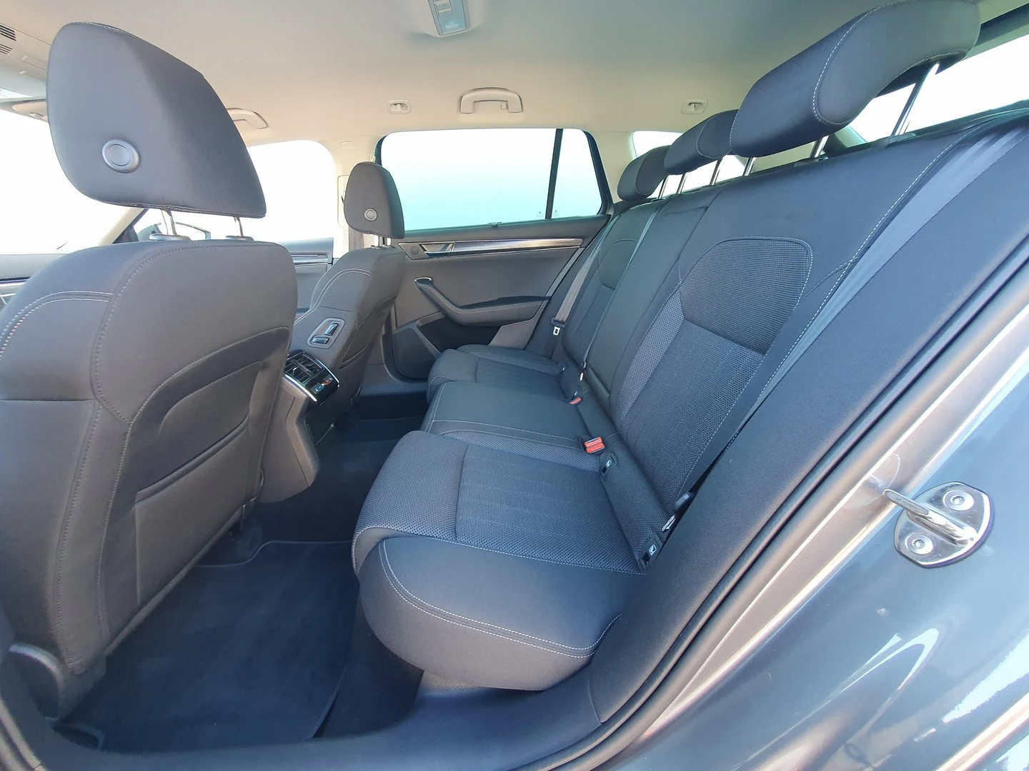 Skoda Superb Style 2.0 TDI 110kW DG6 - изображение 6