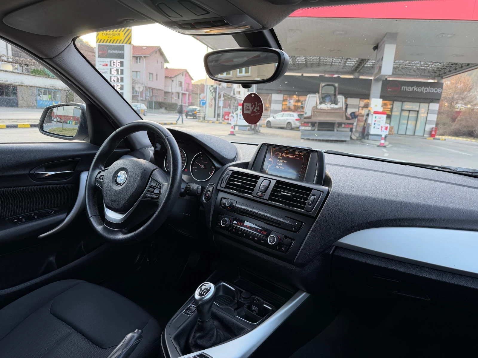 BMW 118 D/Много запазен!, снимка 13 - Автомобили и джипове - 53840832