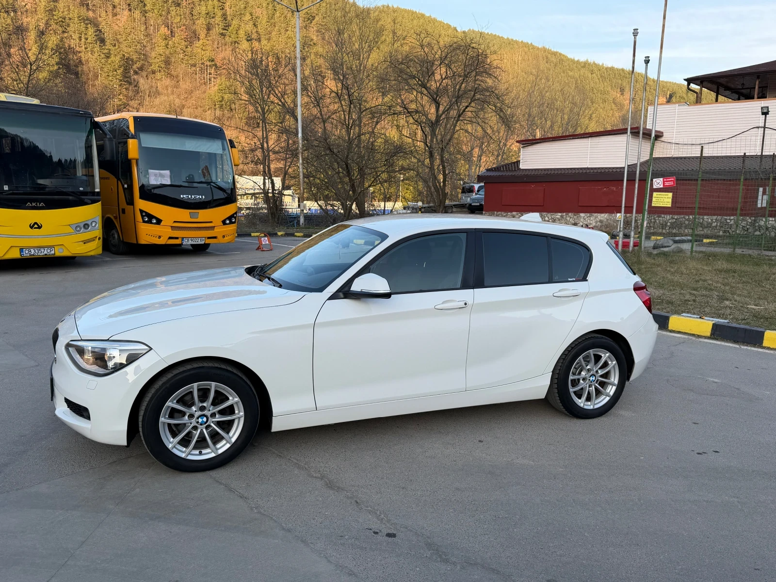 BMW 118 D/Много запазен!, снимка 4 - Автомобили и джипове - 53840832