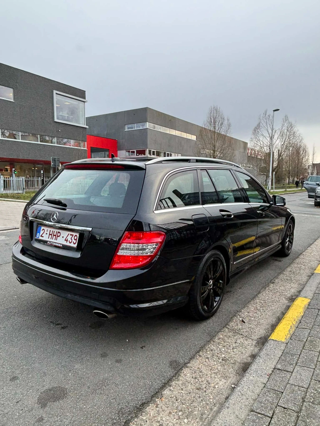 Mercedes-Benz C 350, снимка 3 - Автомобили и джипове - 53878446