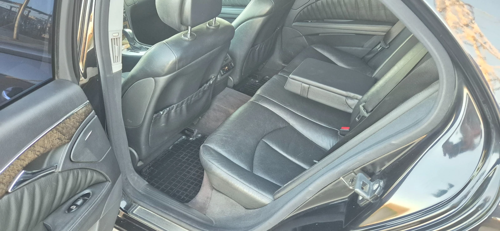 Mercedes-Benz E 280 3.0-cdi* 7gТроник* Нави* Кожа* Седан* , снимка 8 - Автомобили и джипове - 53905772