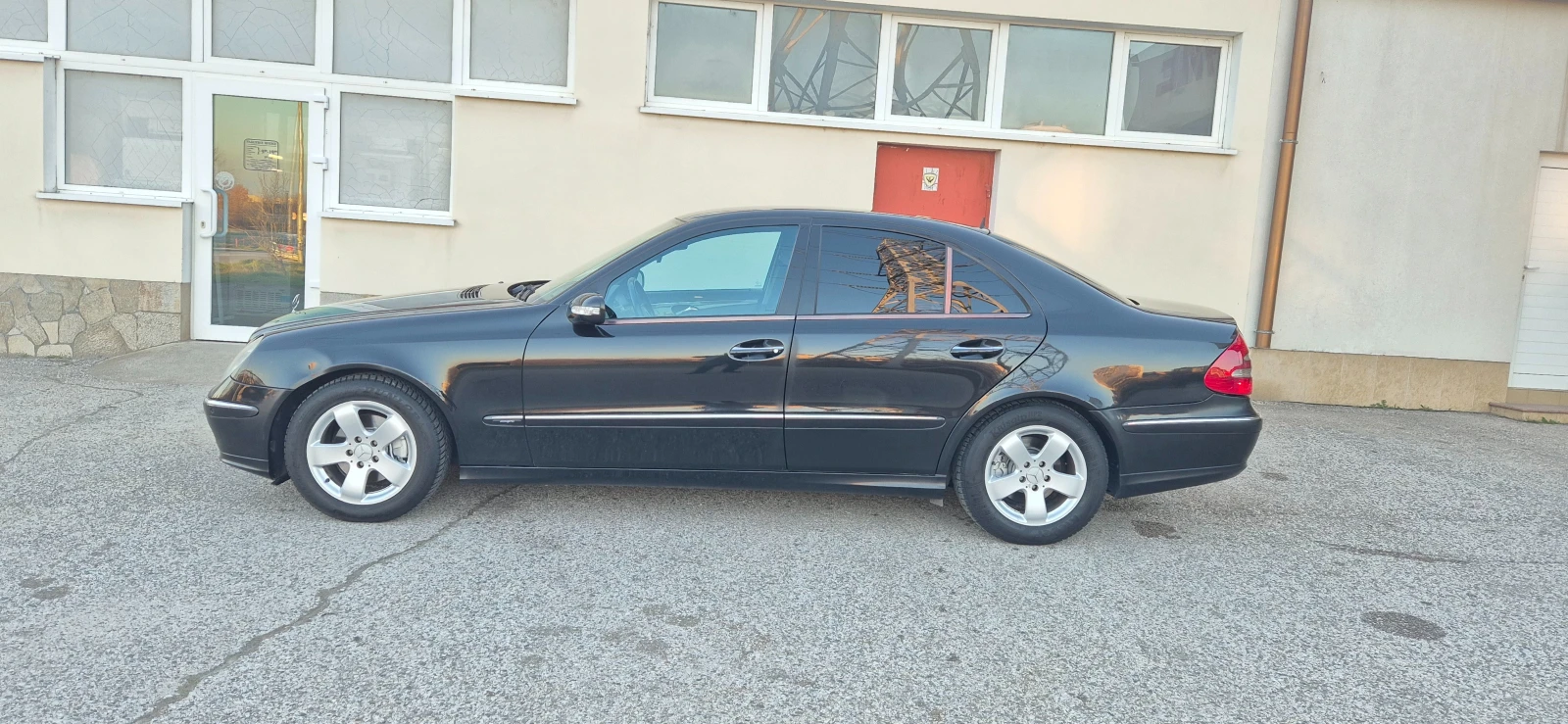 Mercedes-Benz E 280 3.0-cdi* 7gТроник* Нави* Кожа* Седан* , снимка 11 - Автомобили и джипове - 53905772