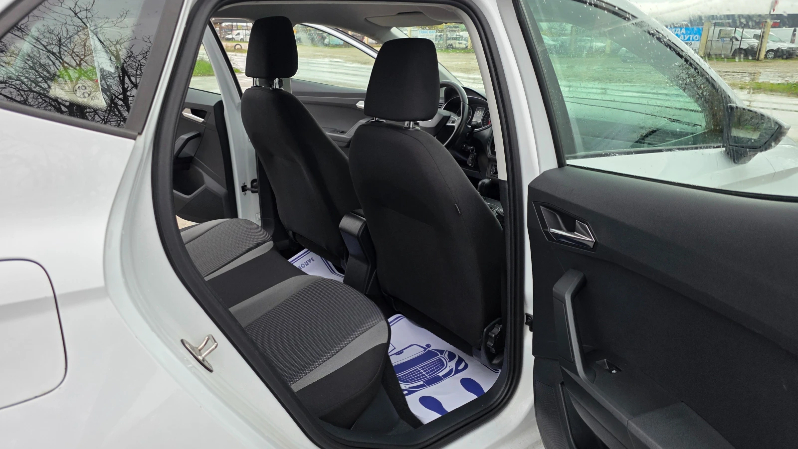 Seat Ibiza УНИКАТ/АВТОМАТ, снимка 11 - Автомобили и джипове - 53906514