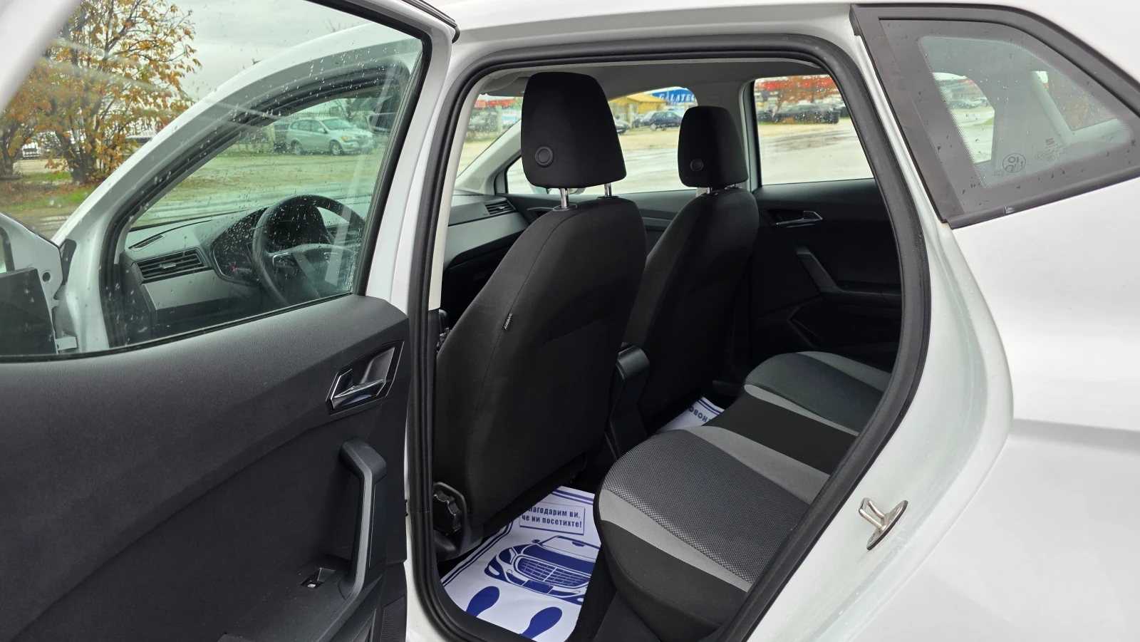 Seat Ibiza УНИКАТ/АВТОМАТ, снимка 9 - Автомобили и джипове - 53906514