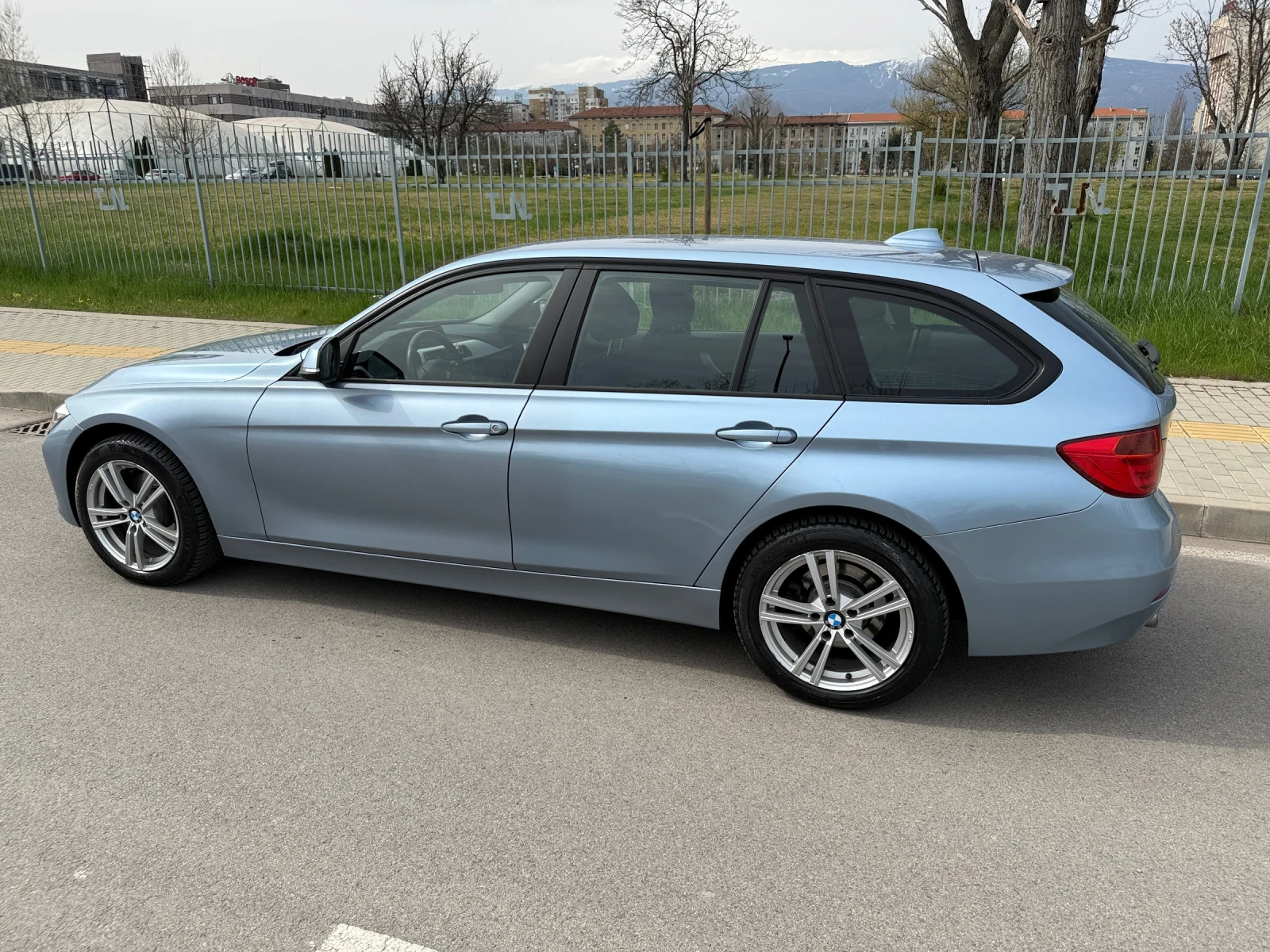 BMW 320 Xdrive, снимка 3 - Автомобили и джипове - 54191463