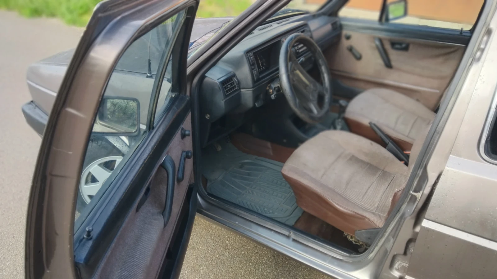 VW Golf 1.6 TD/65коня, снимка 4 - Автомобили и джипове - 54240572