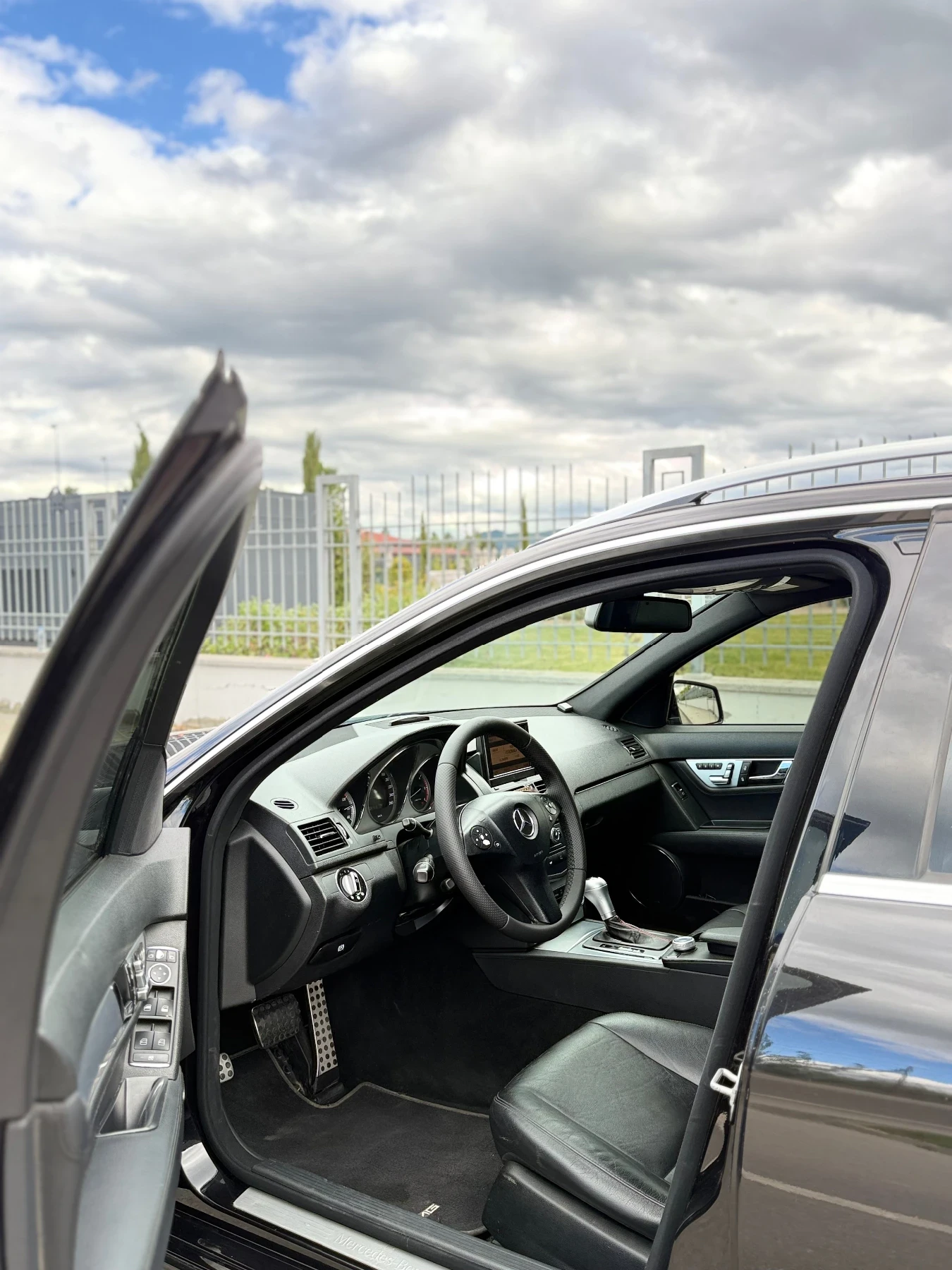 Mercedes-Benz C 320 AMG* Keyless* Full* , снимка 13 - Автомобили и джипове - 54595215