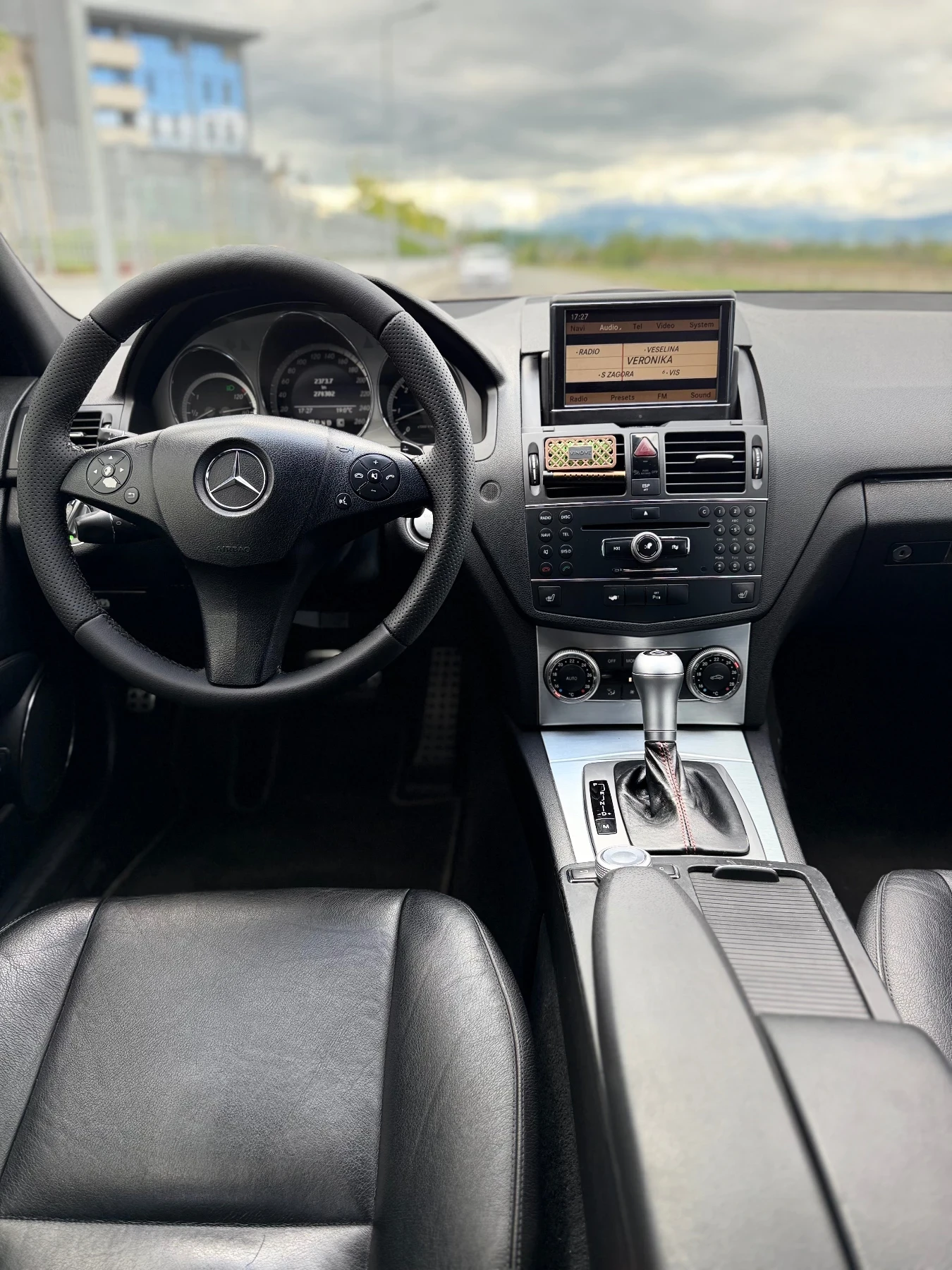 Mercedes-Benz C 320 AMG* Keyless* Full* , снимка 10 - Автомобили и джипове - 54595215