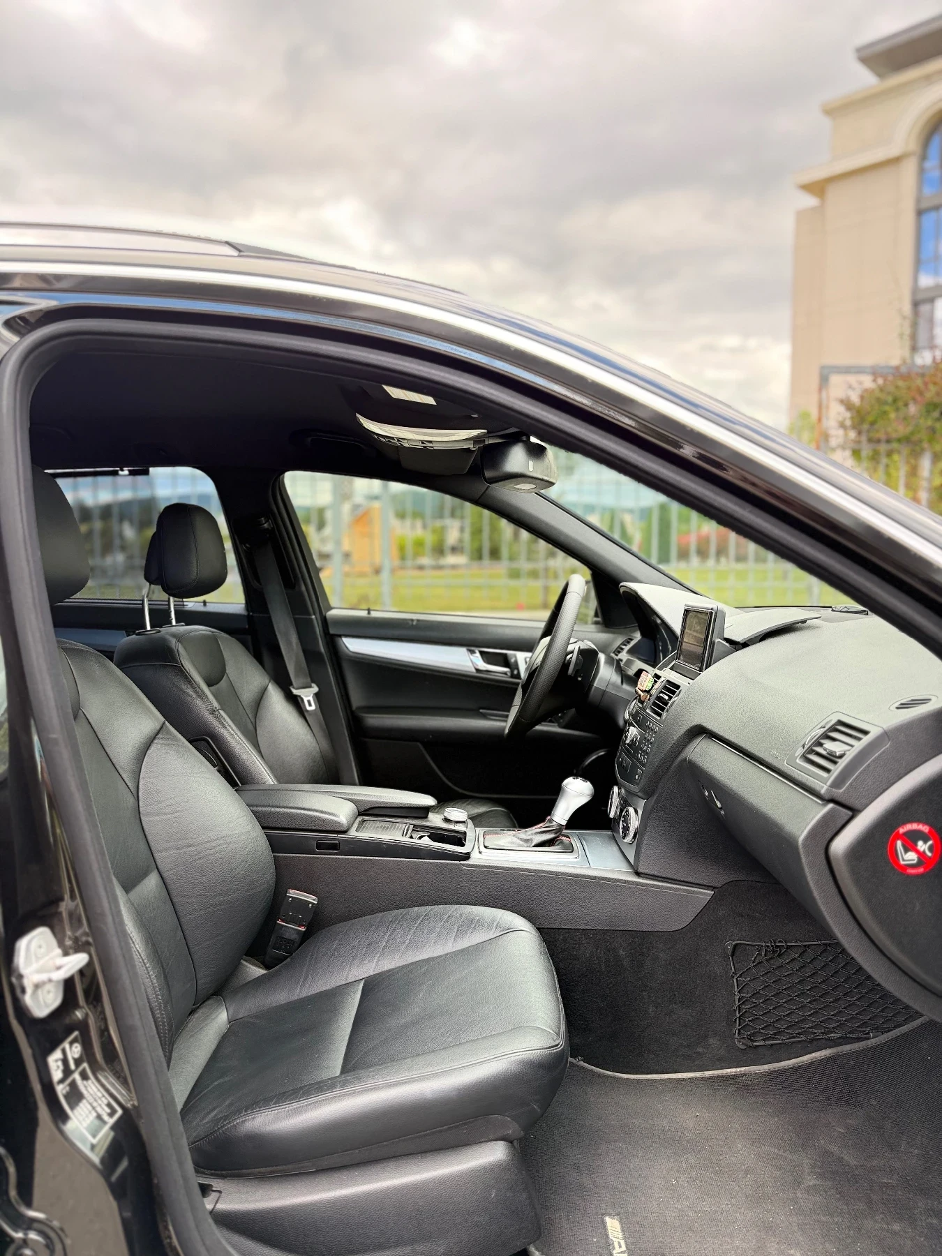 Mercedes-Benz C 320 AMG* Keyless* Full* , снимка 6 - Автомобили и джипове - 54595215