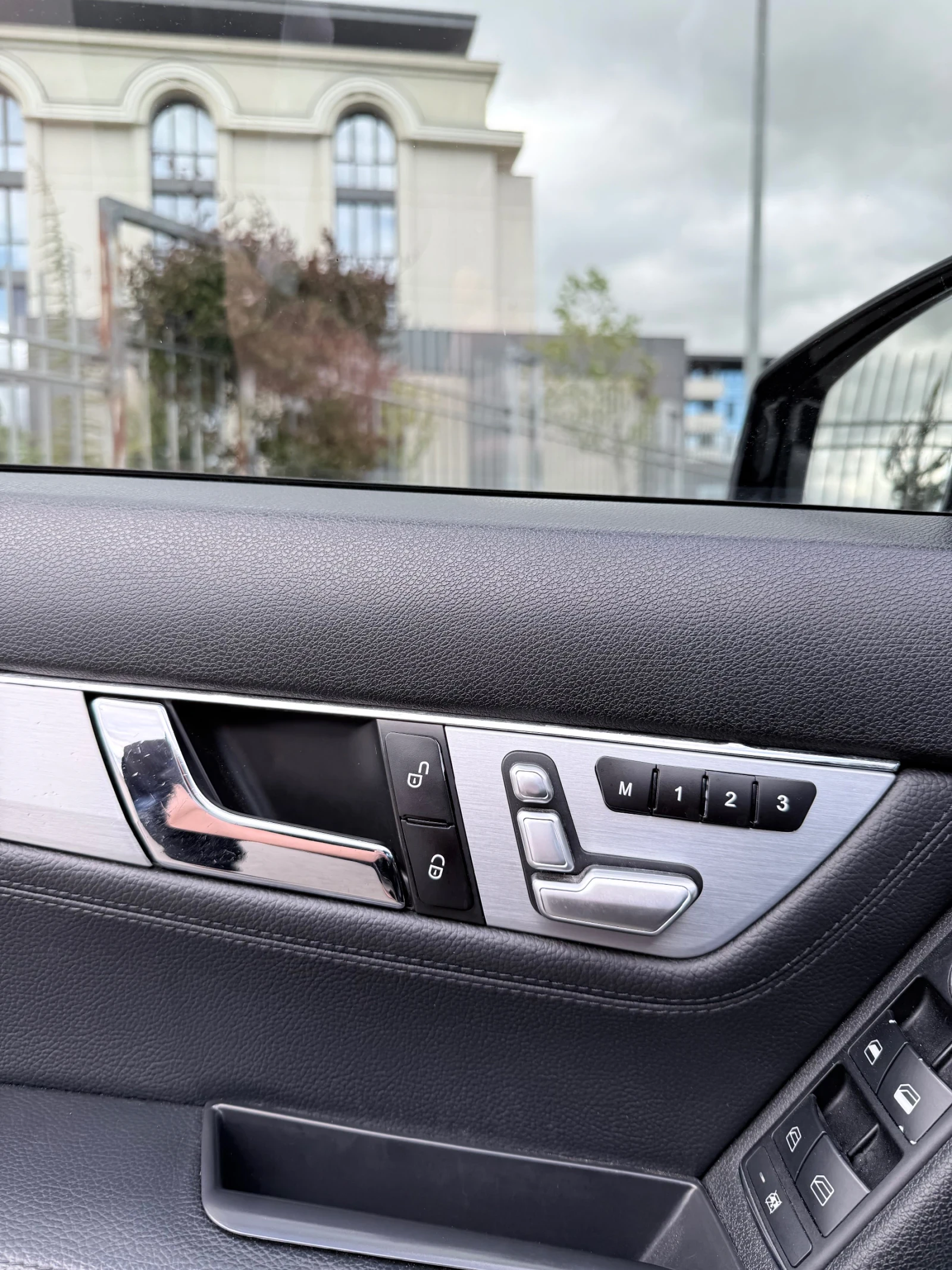 Mercedes-Benz C 320 AMG* Keyless* Full* , снимка 14 - Автомобили и джипове - 54595215