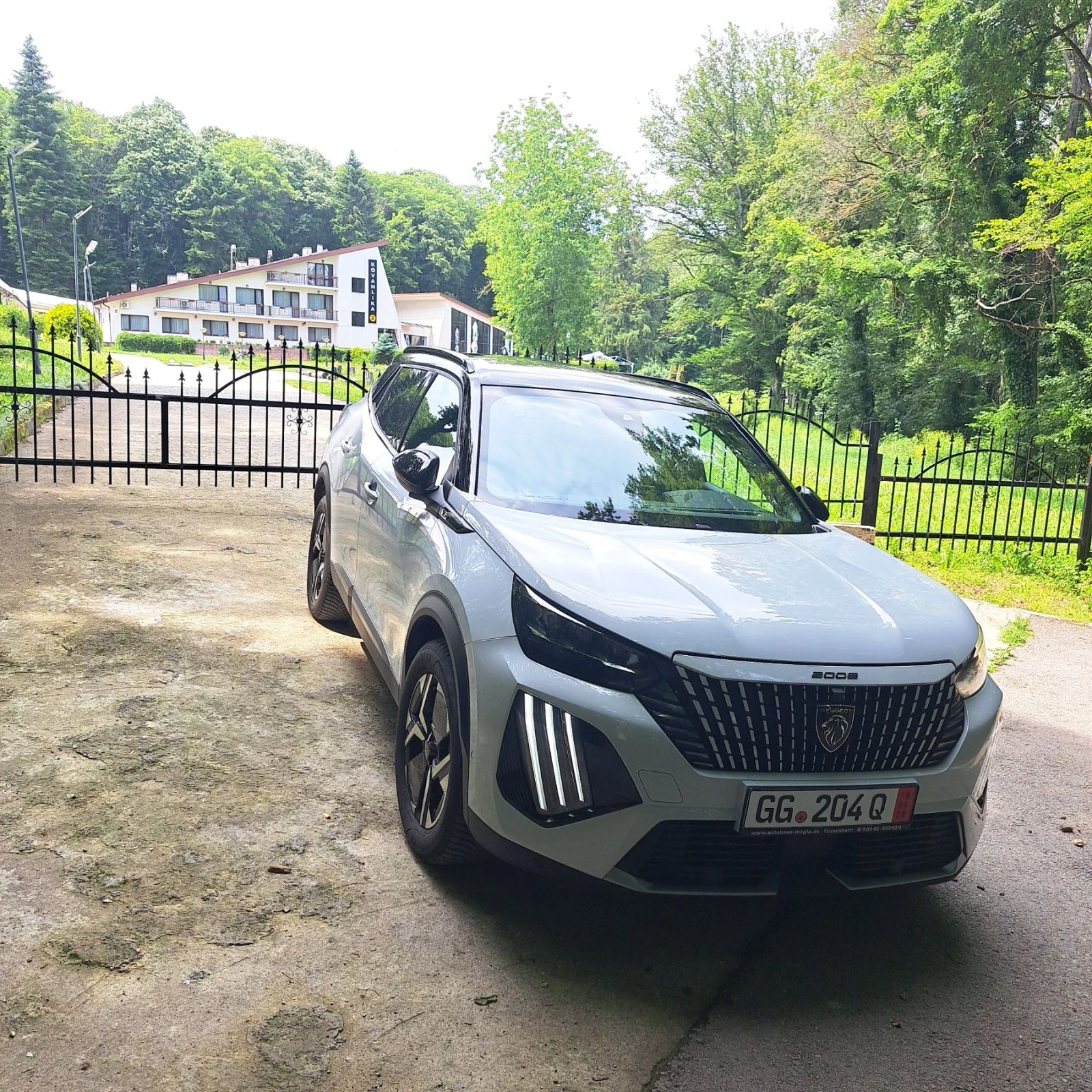 Peugeot 2008 Напълно оборудван Peugeot 2008 GT, Хибрид, ВЕРИЖЕН, снимка 12 - Автомобили и джипове - 54998518