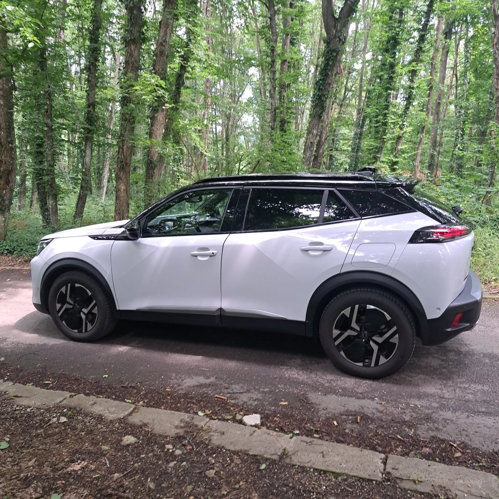 Peugeot 2008 Напълно оборудван Peugeot 2008 GT, Хибрид, ВЕРИЖЕН, снимка 13 - Автомобили и джипове - 54998518