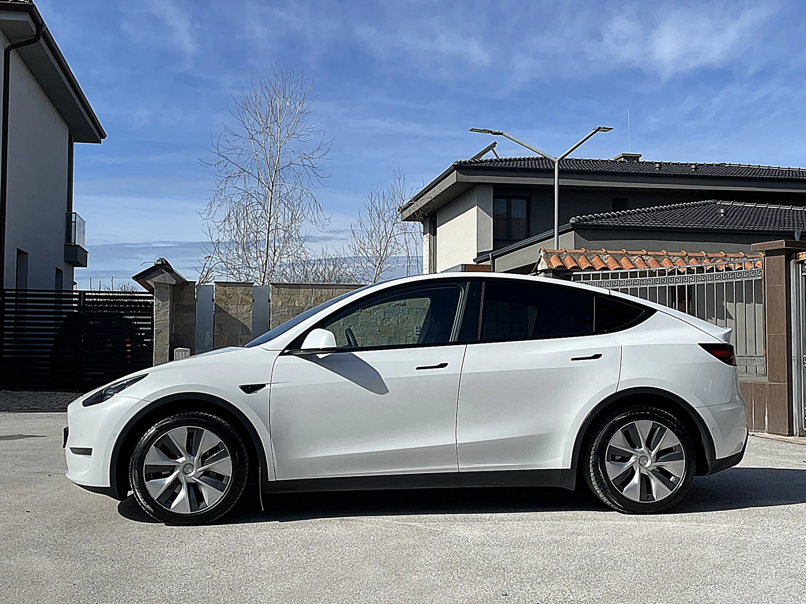 Tesla Model Y Long Range 4x4 Европейска Гаранция, снимка 4 - Автомобили и джипове - 54903088