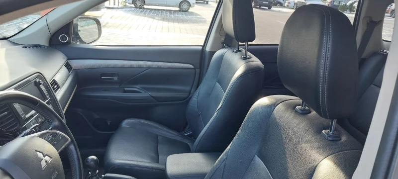 Mitsubishi Outlander, снимка 10 - Автомобили и джипове - 48078240